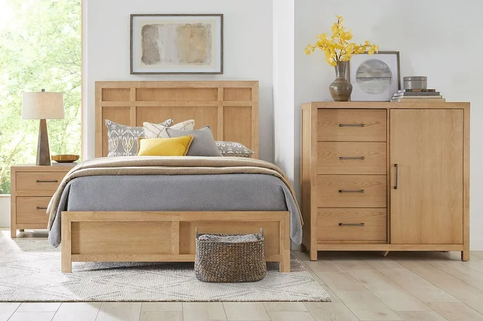 Woodley 5 Pc Natural Light Wood Queen Bedroom Set With 3 Pc Queen Panel Bed, Nightstand With Usb, Gentleman’S Chest